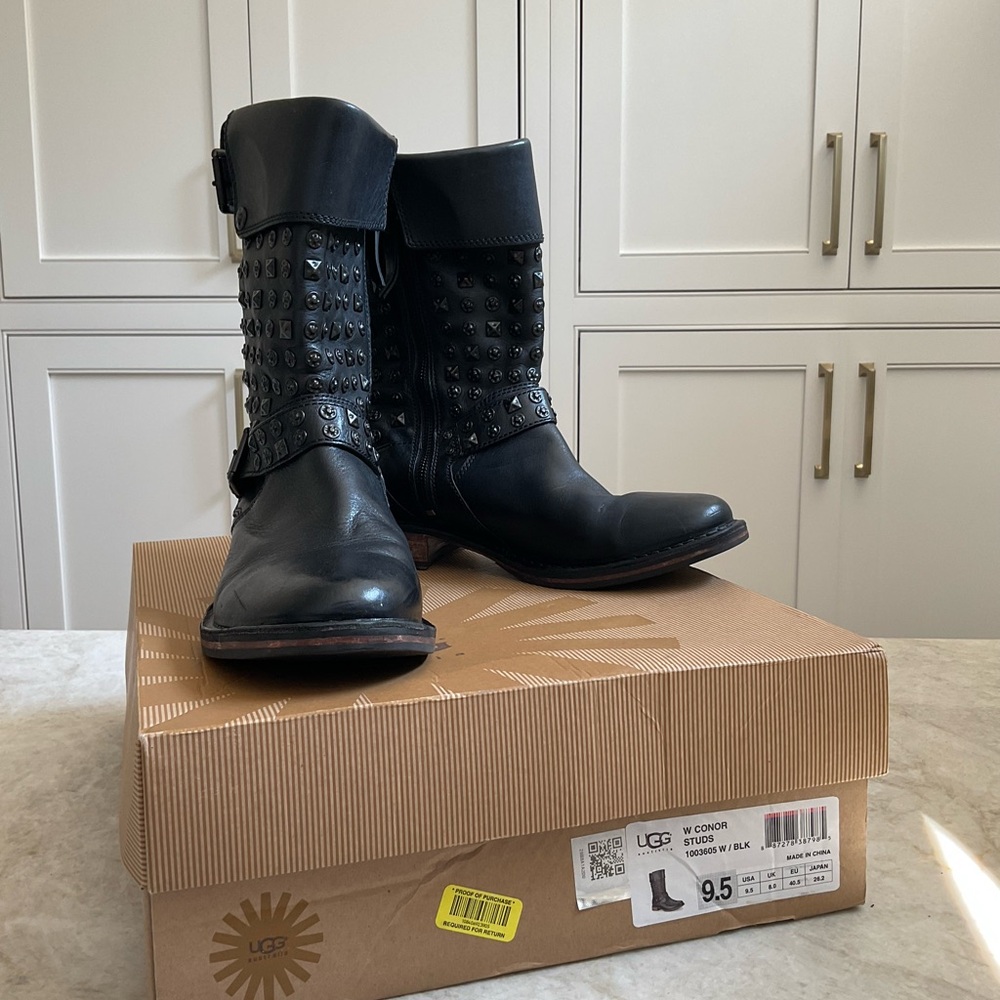 UGG BLACK LEATHER CONOR STUDS MOTO BOOTS - Picture 6 of 12